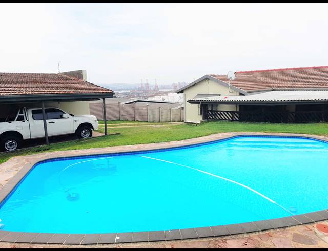 4 BEDROOM FREEHOLD FOR SALE IN BLUFF